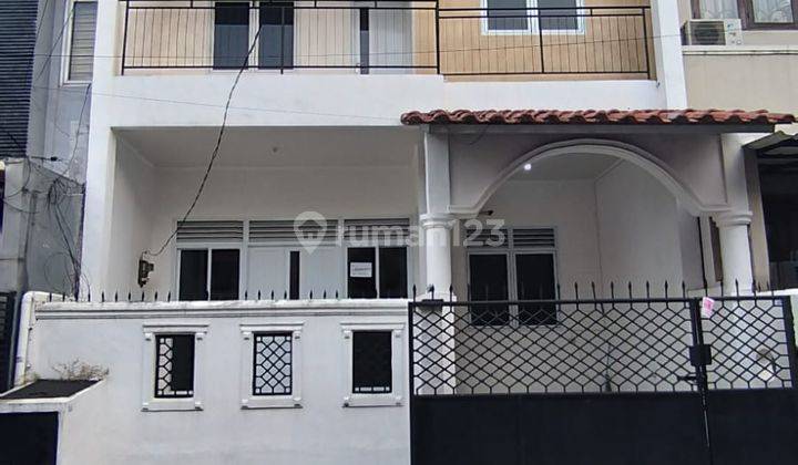 Rumah 2 Lantai Disewakan Dalam Perumahan. Baru Di Renovasi 1