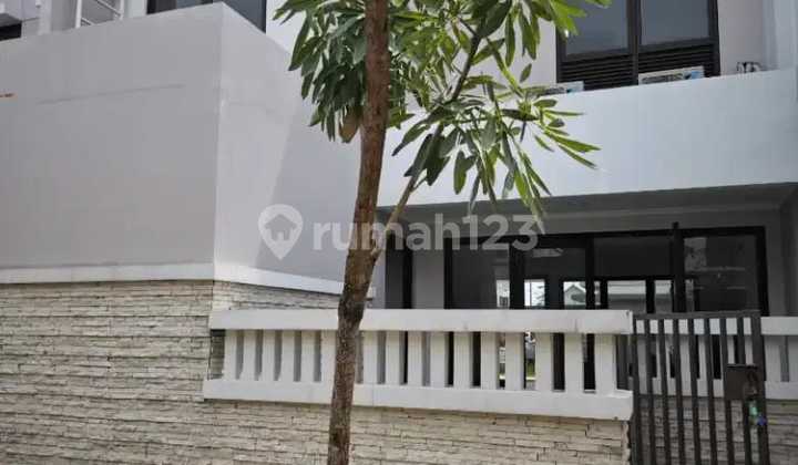 Rumah Cantik 2 Lantai Akses Langsung Ke Club House Lokasi Di Podomoro Park Cluster Fashagriya Free Ac Water Heater - Tik 2