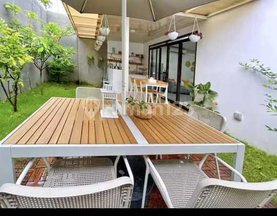 Rumah Cantik Posisi Hoek 2 Lantai Terdaftar Bnb Rating 4.7 Full Furnished And Electronics Di Kawasan Favorit Kota Baru Parahyangan Tatar Tarubhawana - Ddl