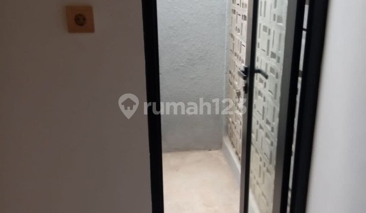 Two-Story House in the City Center, Eligible for Mortgage, Cipinang Pulo Gadung, East Jakarta. Two-Story House in the City Center, Eligible for Mortgage, Cipinang Pulo Gadung, East Jakarta.