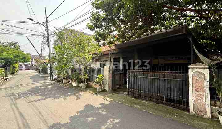 Turun Harga Jadi 20 Jutaan Per Meter ! Rumah Strategis di Menteng Dalam Turun Harga Jadi 20 Jutaan Per Meter ! Rumah Strategis di Menteng Dalam