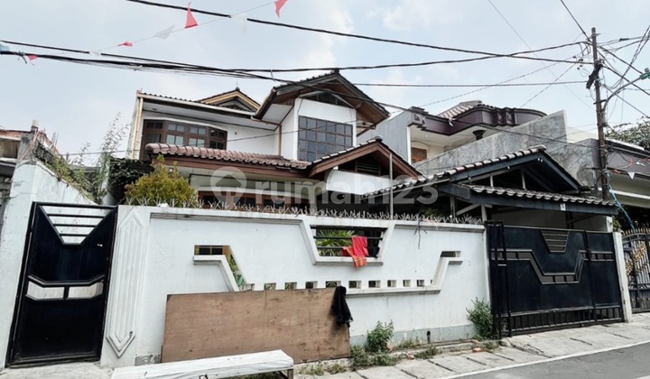 Rumah Siap Huni di Matraman, Akses Jalan 2 Mobil