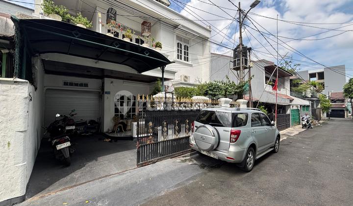 Ready-to-Occupy Home with 2-Car Road Access, Near Park