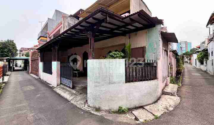 Rumah Hitung Tanah Posisi Hook, Lokasi Dekat Perkantoran Tebet Rumah Hitung Tanah Posisi Hook, Lokasi Dekat Perkantoran Tebet