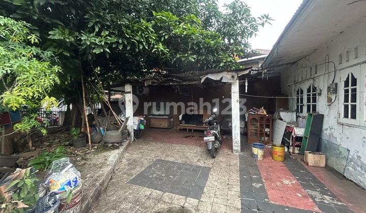 DI JUAL RUMAH HITUNG TANAH DI TEBET TIMUR DALAM, AKSES JALAN 2 MOBIL LEBAR, HANYA SELANGKAH KE STASIUN TEBET DAN JALAN KH ABDULLAH SYAFEI, 3 MENIT KE RS BRAWIJAYA SAHARDJO, HANYA 5 MENIT KE MALL KOTA KASABLANKA, HARGA NEGO! 2