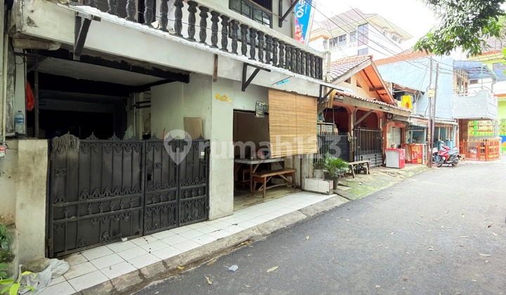 Cheapest!! For Sale Old House Livable in Tebet - Kebon Baru Less Than 2 Billion! Access for 2 Cars, Strategic Location, Negotiable! 2