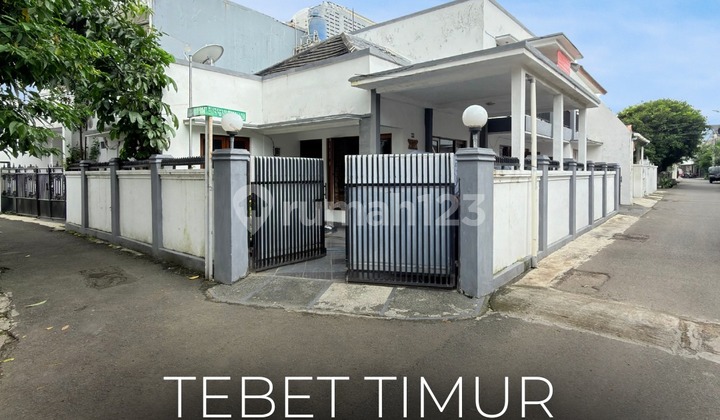 Cheapest!! For Sale | Tebet Timur Ready-to-Live House, 2-Car Road Access, Corner Position, Strategic Location, Negotiable!