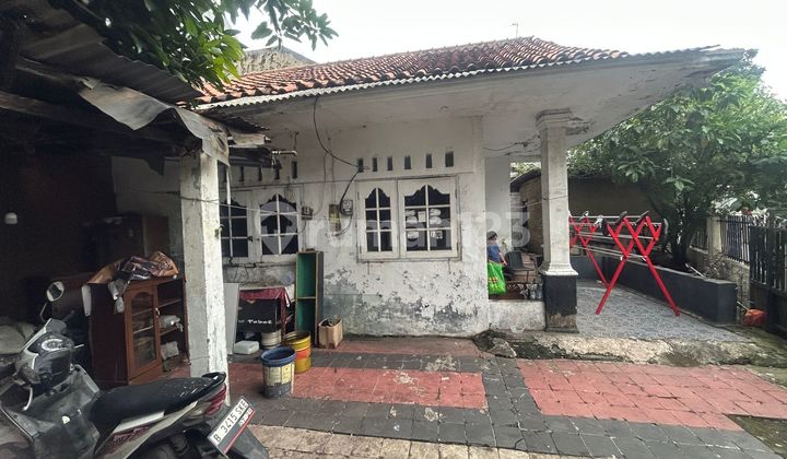 FOR SALE LAND-COUNTED HOUSE IN TEBET TIMUR DALAM, TWO-CAR WIDE ROAD ACCESS, JUST A STONE'S THROW AWAY FROM TEBET STATION AND KH ABDULLAH SYAFEI ROAD, 3 MINUTES TO BRAWIJAYA SAHARDJO HOSPITAL, ONLY 5 MINUTES TO KOTA KASABLANKA MALL, NEGOTIABLE PRICE!