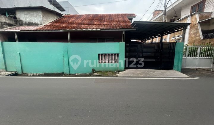DI JUAL RUMAH HITUNG TANAH  19 JUTA PER  METER, AKSES JALAN 2 MOBIL, 3 MENIT KE STASIUN TEBET DAN STASIUN CAWANG, 5 MENIT KE MALL KOTA KASABLANKA, HARGA NEGO!
