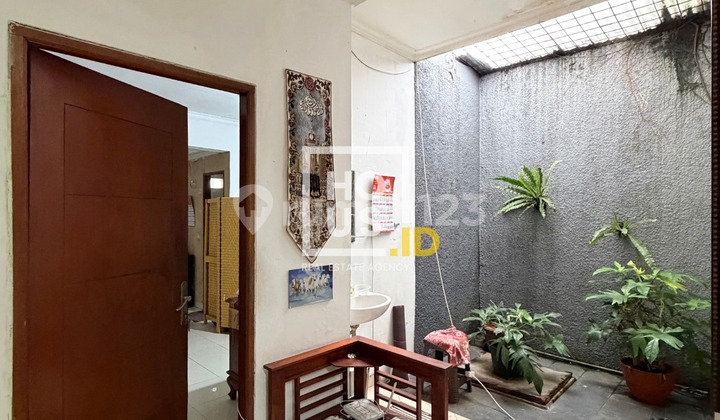 Termurah!! For Sale | Tebet Timur Rumah Siap Huni Akses Jalan 2 Mobil Posisi Hoek, Lokasi Strategis, Nego ! 2