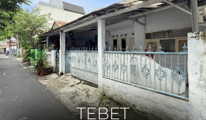 Cheapest !! House for Sale by Land Area in Tebet, Easy 1 Car Road Access, Strategic Location, Negotiable !