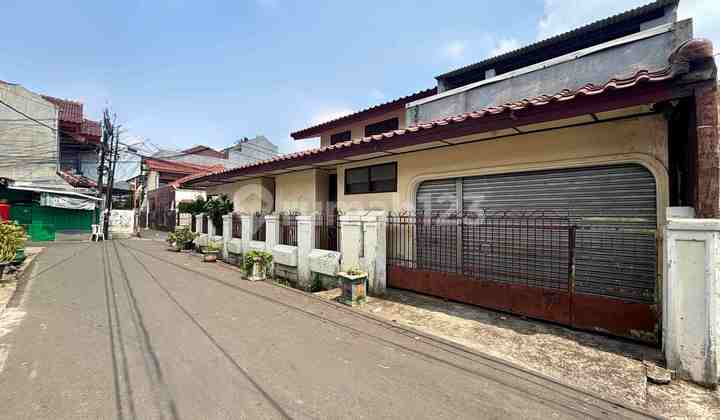 RUMAH DAN KOST2AN, AKSES JALAN 2 MOBIL, LOKASI STRATEGIS, POSISI HOEK, DEKAT KE AREA BISNIS ASEM BARIS RAYA, DEKAT KE JLN MT HARYONO, HARGA NEGO!