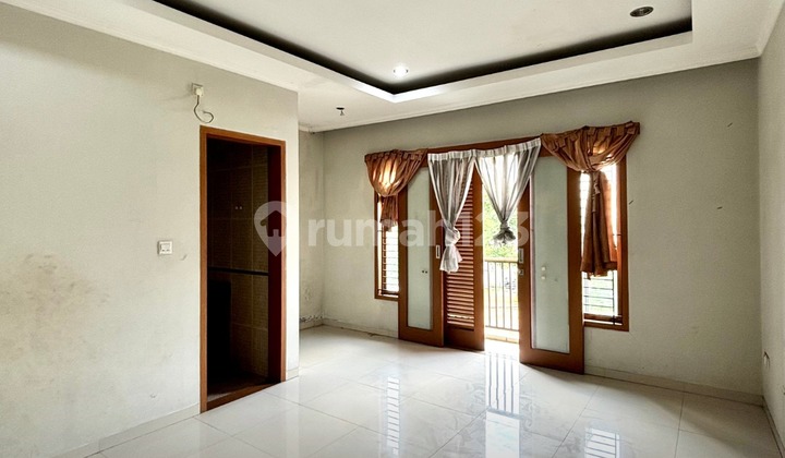 Termurah !! Rumah 2 Lantai Siap Huni di Tebet Barat, Aksesnya 2 Mobil, Lokasi Strategis, Nego ! 2