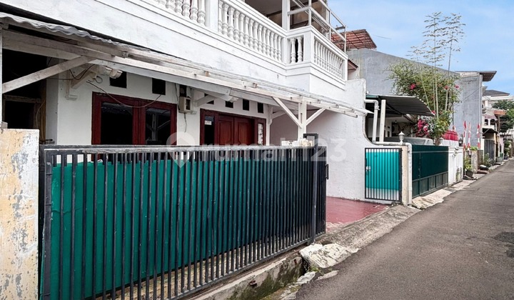 CHEAPEST !! MOVE-IN READY HOUSE SUITABLE FOR BOARDING IN WEST JAKARTA, EASY ROAD ACCESS FOR 1 CAR, STRATEGIC LOCATION, NEGOTIABLE PRICE ! 2