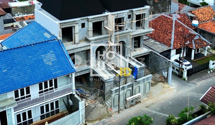 Termurah!! di Jual Brand New House 2 Unit di Tebet Timur Akses Jalan Super Lebar Lokasi Super Strategis, Nego! 2