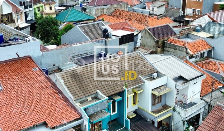 Cheapest!! For Sale Ready-to-Live-in House in West Tebet, Easy Access for 1 Car, Strategic Location, Negotiable! 2