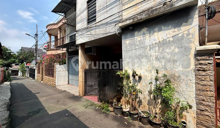DI JUAL RUMAH DI TEBET BARAT HANYA SELANGKAH KE TAMAN ECOPARK, HARGA NEGO! 2