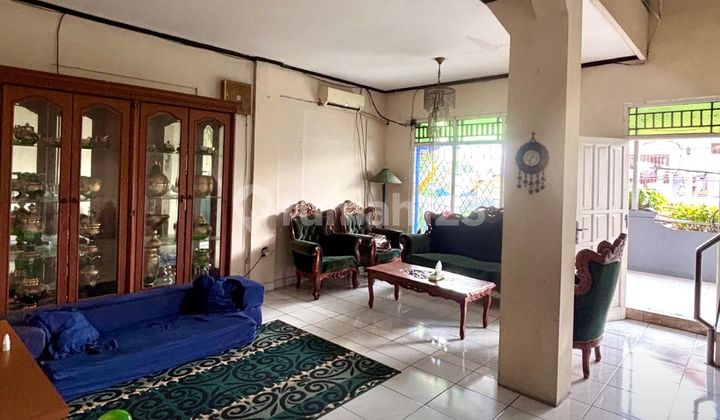 Cheapest !! For Sale | Tebet - Kebon Baru House, Ready to Live 3 Floors, 2-Car Road Access, Strategic Location, Negotiable! 2
