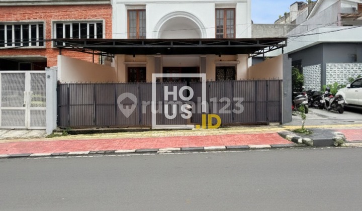 Termurah !! Jarang Ada Ruko yang Nempel Eco Park Tebet !!! Ruko 2 Lantai Siap Pakai Akses Jalan Utama, Lokasi Strategi, Nego !S