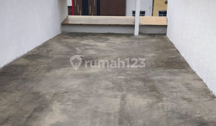 CHEAPEST !! READY-TO-USE SHOPHOUSE FOR RENT IN WEST TEBET, ACCESS TO MAIN ROADS FROM SELAKANGA TO SUPOMO STREET AND MT HARYONO STREET, NEGOTIABLE ! 2