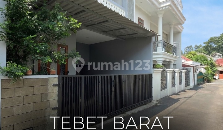 Cheapest!! 3-Story House for Sale in Tebet, Ready to Live In, Easy Access for 1 Car, Strategic Location, Negotiable!
