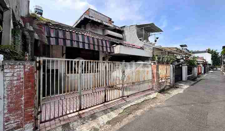 TERMURAH !! DI JUAL RUMAH HITUNG TANAH DI TEBET TIMUR , LOKASI STRATEGIS, AKSES JLN 1 MOBIL, HARGA NEGO !