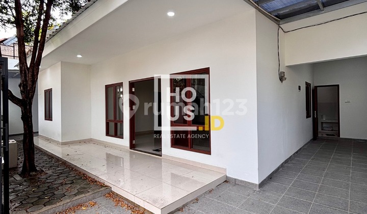 Termurah!! di Jual Rumah Siap Huni Renovasi 2025 Akses Jalan 2 Mobil Lokasi Super Strategis, Nego ! 2
