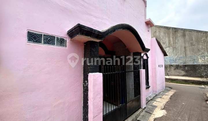 TERMURAH !! DI JUAL RUMAH KONTRAKAN 6 PINTU, AKSES HANYA DI LALUI MOTOR BERJARAK 40-50 M KE JLN 2 MOBIL, RUMAH TERISI SEMUA, HARGA NEGO!