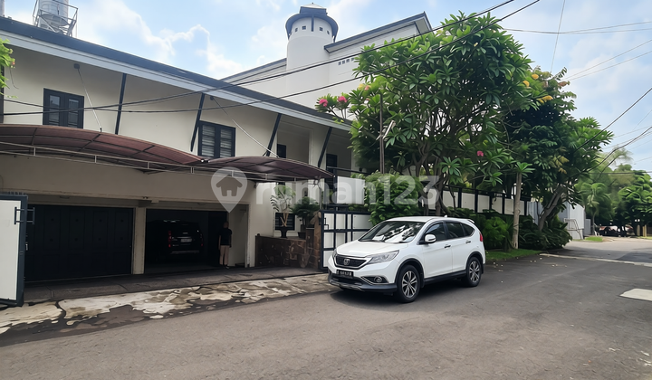 Termurah !! Dijual Rumah Siap Huni di Komplek Premium Tebet, One Gate System, Akses Jalan Super , Posisi Hoek, Lokasi Strategis, Nego !