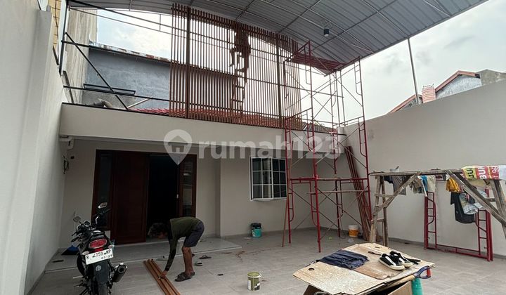 New 1 1/2 Story House Renovated Ready to Occupy Strategic Location Jelambar Jakarta Good Area 2