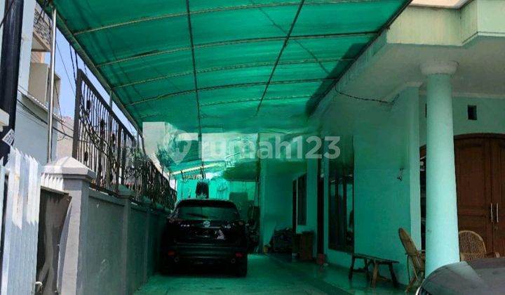 Comfortable 2-Story Hook House in Grogol, West Jakarta 2