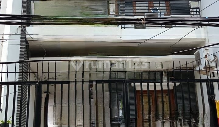 Rumah Bagus 3 Lantai Asri Nyaman Siap Huni Grogol Jakarta Barat