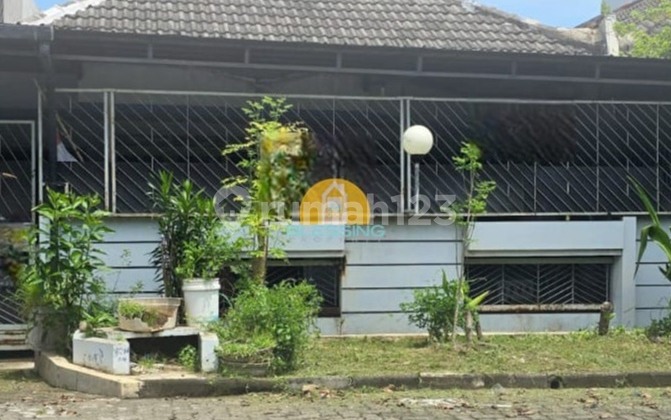 Rumah Startegis Hitung Tanah Jual Cepat di Puri Anjasmoro 1