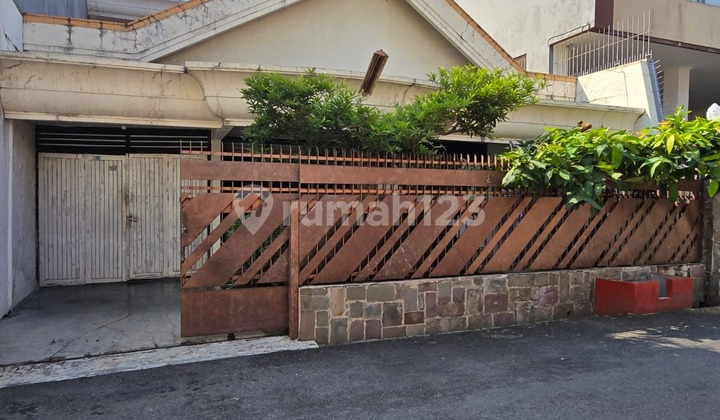 Rumah Strategis Cocok Untuk Investasi di Jalan Pekunden Timur 1