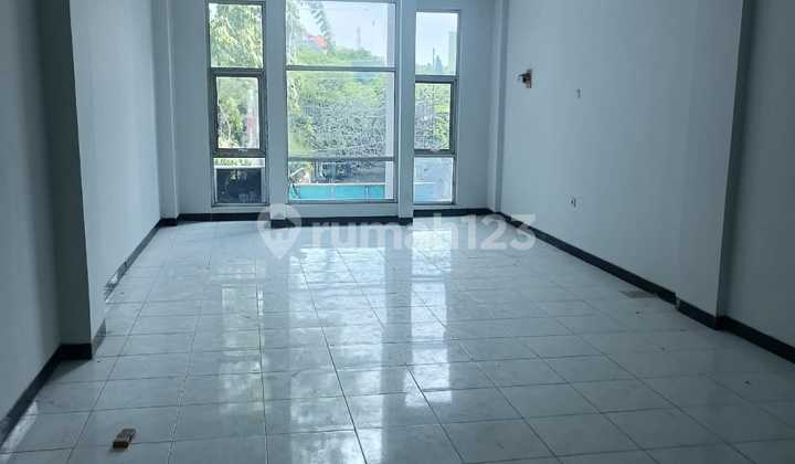 Ruko Strategis Siap Pakai Untuk Usaha di Jalan Pierre  Tendean  2