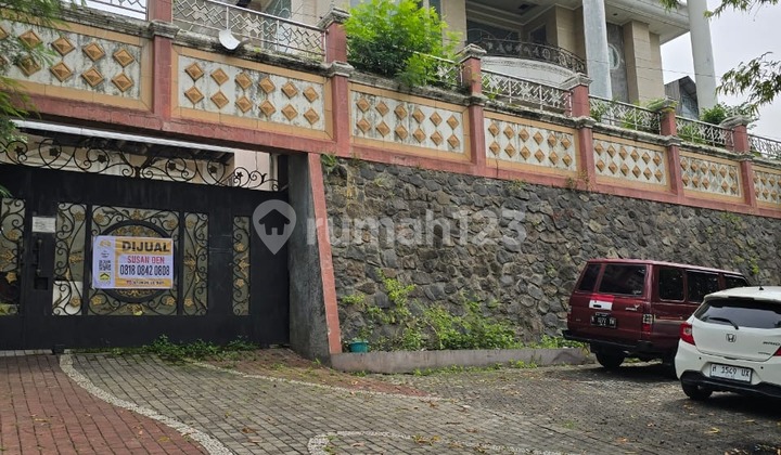 Rumah Mewah Bagus Siap Huni di Jalan Untung Suropati 1