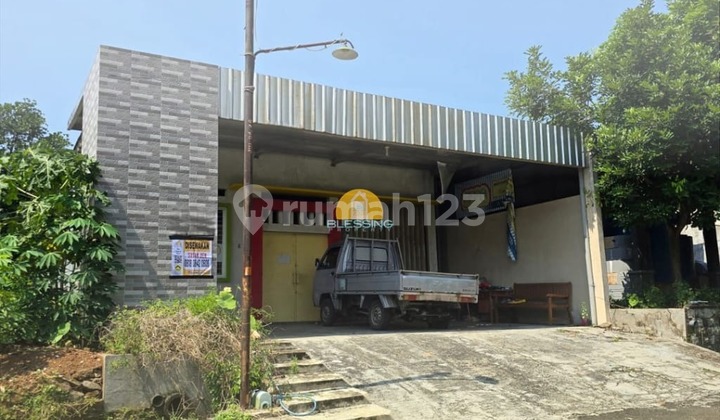 Strategic Warehouse Suitable for Business on Taman Singotoro Street 1