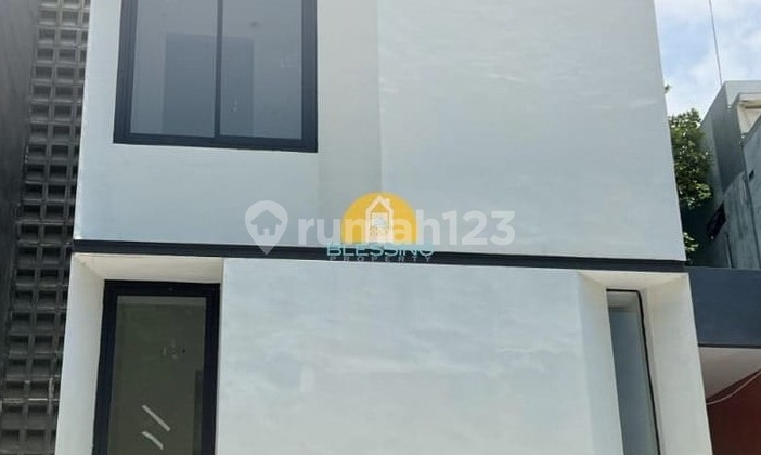 Rumah Strategis Siap Huni Premium di Jalan Kelud Timur 1