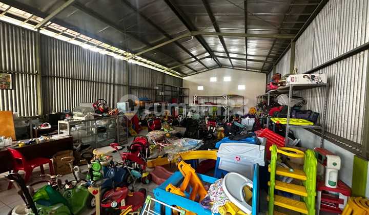 Strategic Warehouse Suitable for Business on Taman Singotoro Street 2