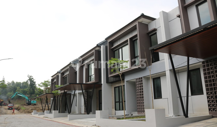 Two-Story House Near UNS Campus with Bonus AC and Canopy