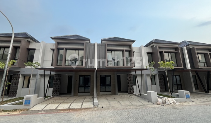 Modern 2-Story House, Strategic Location Near UNS and Toll Exit in the Largest Area of Solo Raya, Specifically Located in Karanganyar, Complete Legality and SHM Certificate Status.