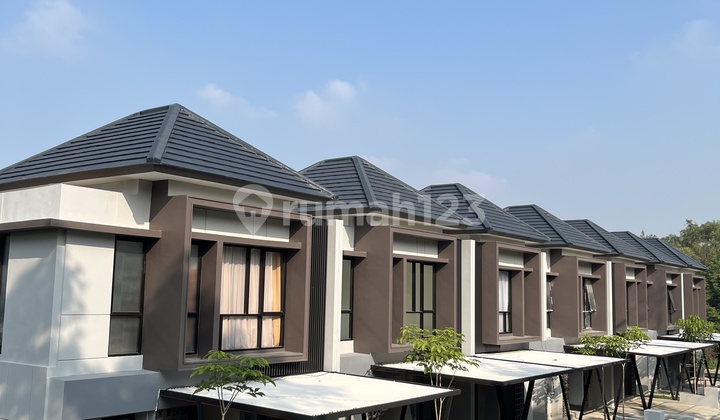 Modern 2-Story House, Strategic Location Near UNS and Toll Exit in the Largest Area of Solo Raya, Specifically Located in Karanganyar, Complete Legality and SHM Certificate Status.