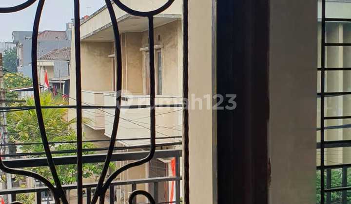 Rumah 3 Lantai Bagus Dekat Itc Roxy Mas