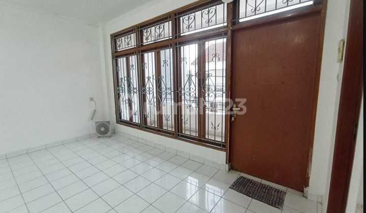 Rumah Siap Huni 2.5 Lantai Di Tomang Lokasi Strategis  2