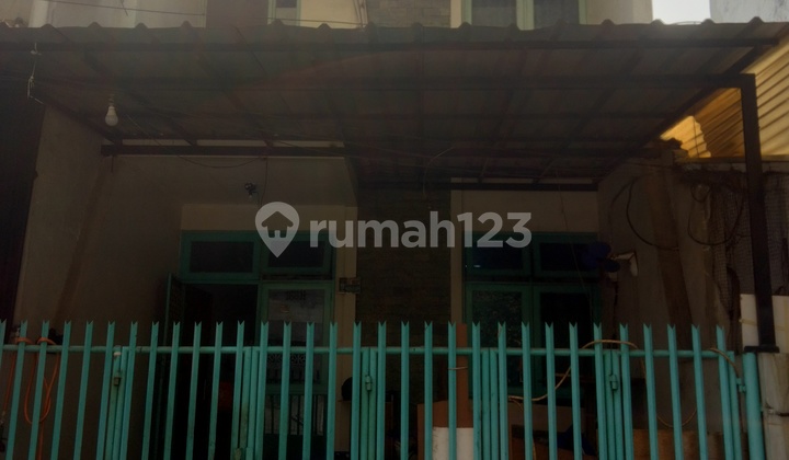 2-Story House in a Strategic Location at Jembatan Lima