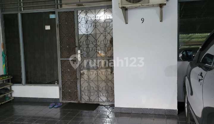 Rumah di Komplek Karya Barat Wijaya Kusuma Jakarta Barat
