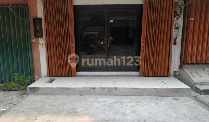Disewakan Ruko 3 Lantai di Komplek Grogol Jakarta Barat Disewakan Ruko 3 Lantai di Komplek Grogol Jakarta Barat