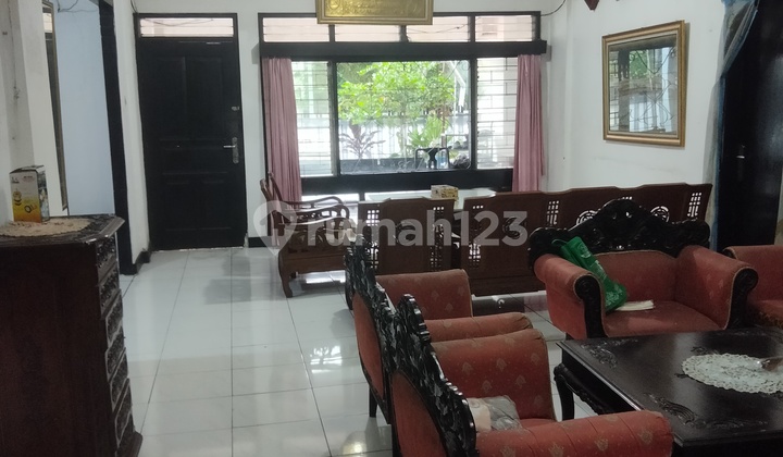 Rumah 2 Lantai Lokasi Nyaman & Strategis di Cideng
