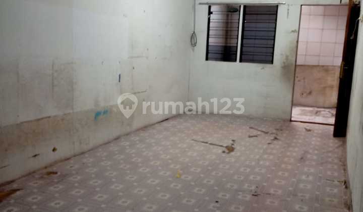 Dijual Cepat Rumah Hitung Tanah di Jalan Sinar Budi Jembatan 2 Jakbar 2