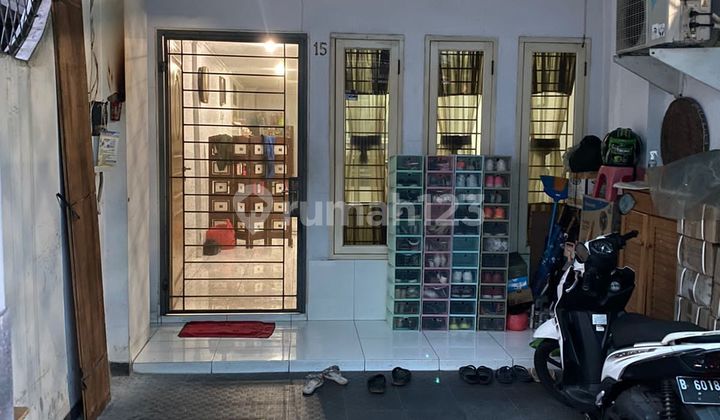 3-Story House Ready to Occupy, Nice Near Glodok & Gajah Mada Road